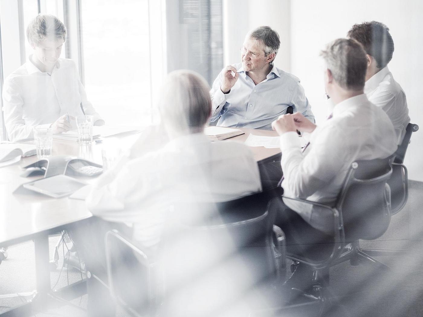 Bert Flossbach beim Team Meeting